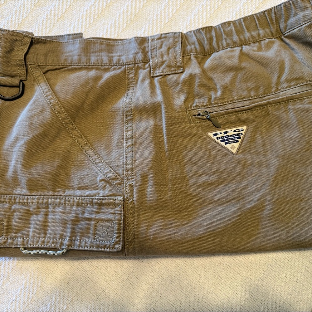Columbia Men's Tan Cargo Shorts - Picture 8 of 8